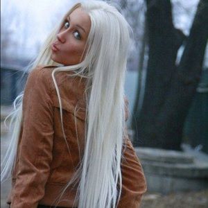 - 💫 KAT 26” WHITE  BLONDE STRAIGHT LACE FRONT WIG